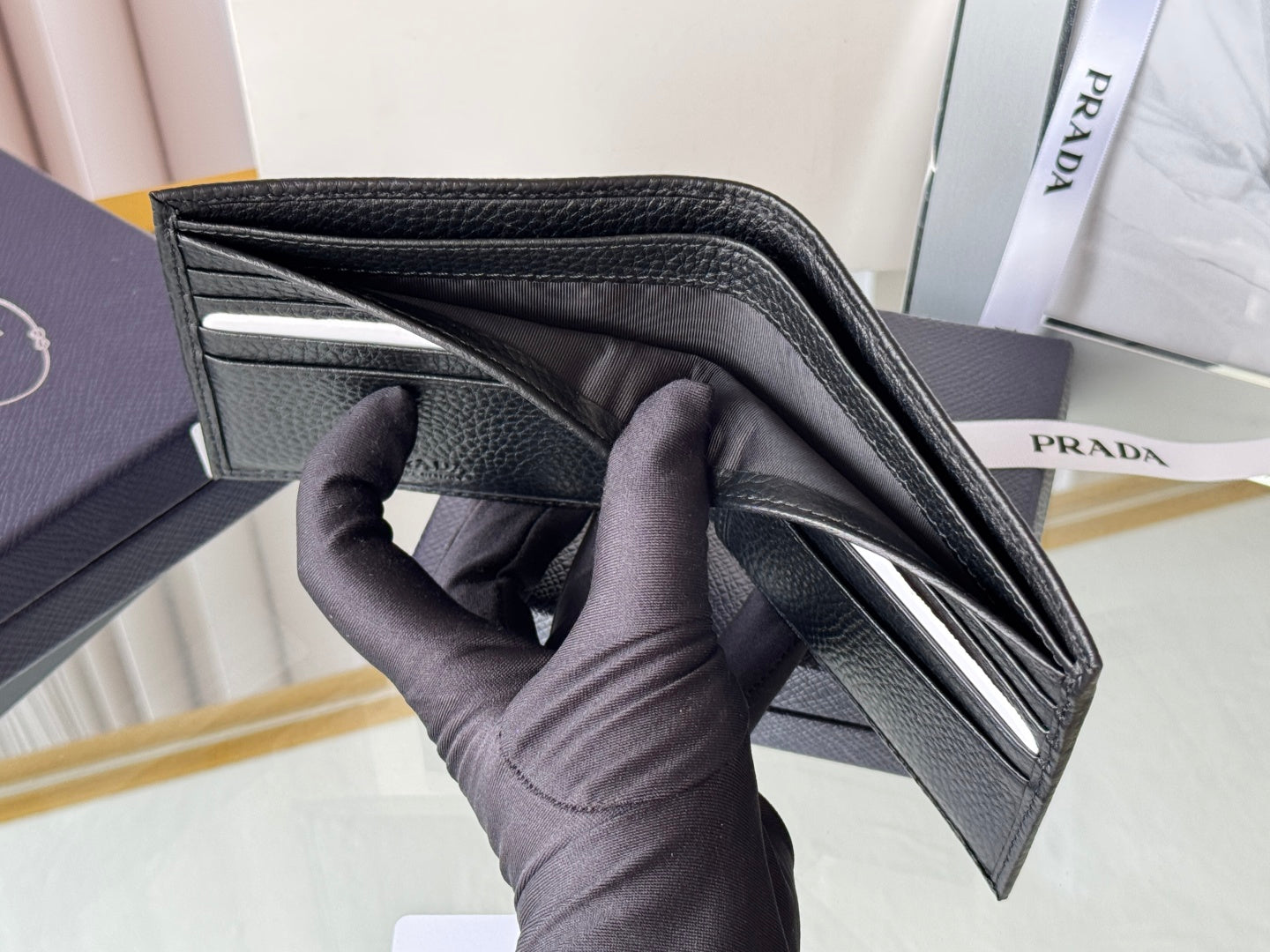 Pra 2M0513 Logo-Debossed Wallet 11cm Black lychee-grained cowhide