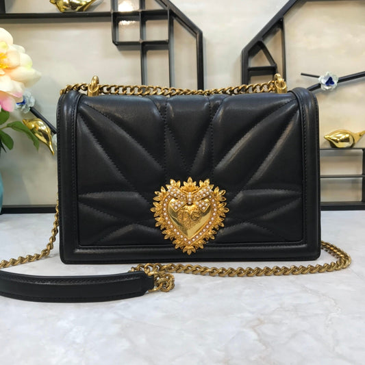 large devotion 26cm shouder bag black qulted cafskin