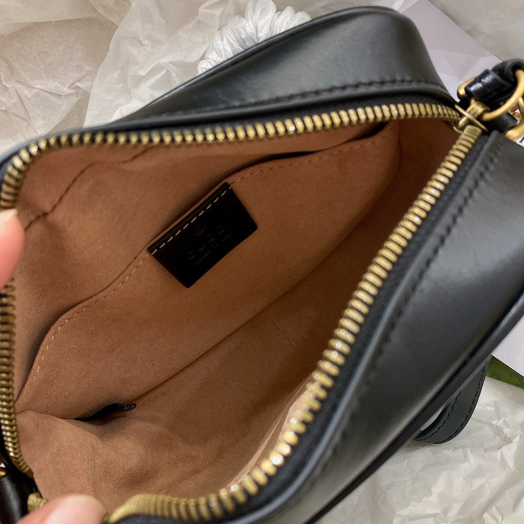 GG MINI 18 MARMONT MATELASS_ BLACK CALFSKIN WITH GOLDEN LOGO