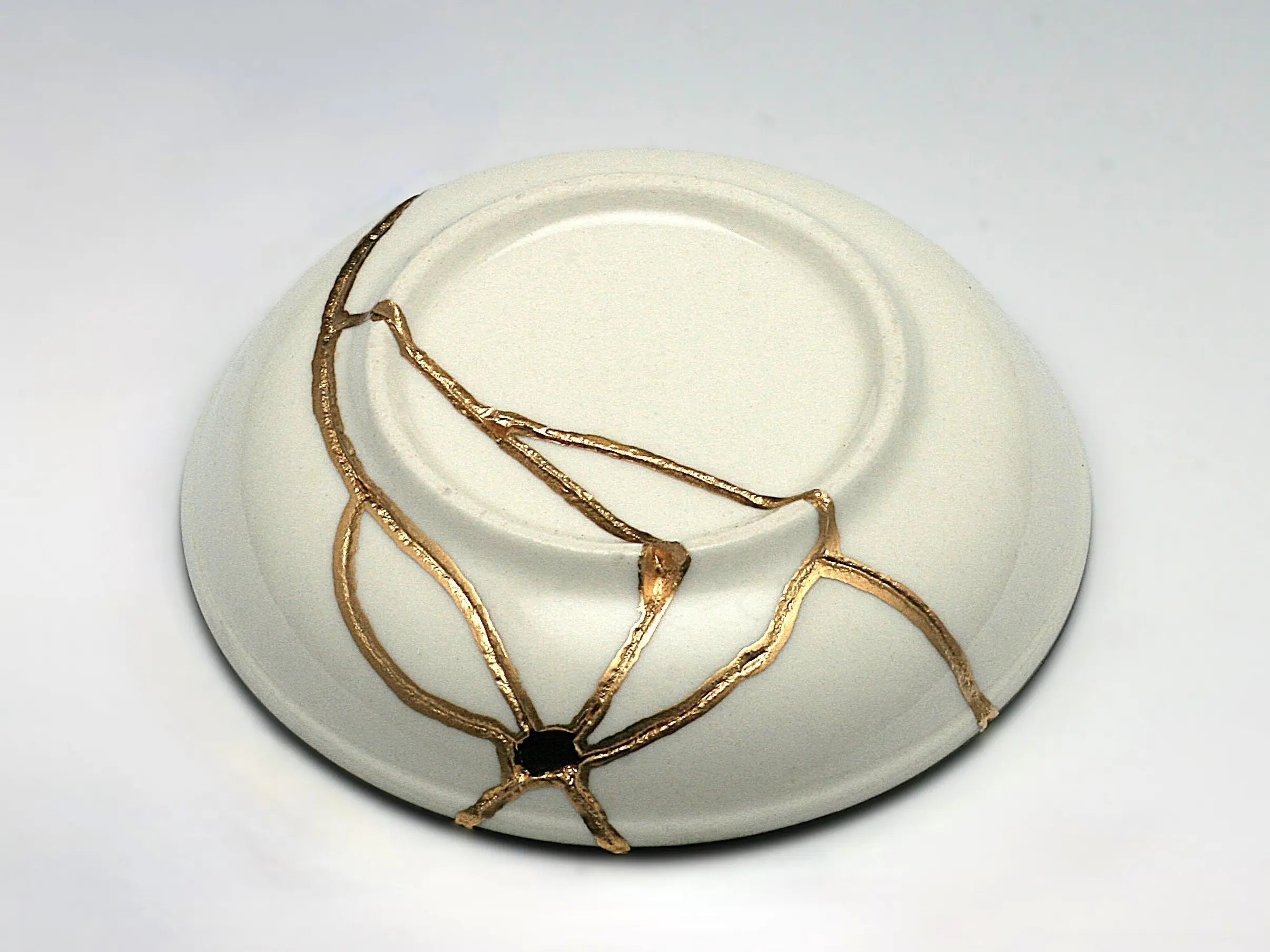 Small Blue and White Kintsugi Plate with Radish Image