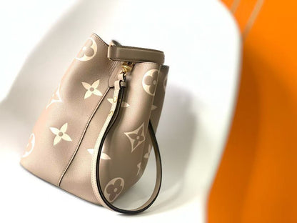 LV NÃ©oNoÃ© Bucket Bag 26cm Beige White Embossed Grained Cowhide