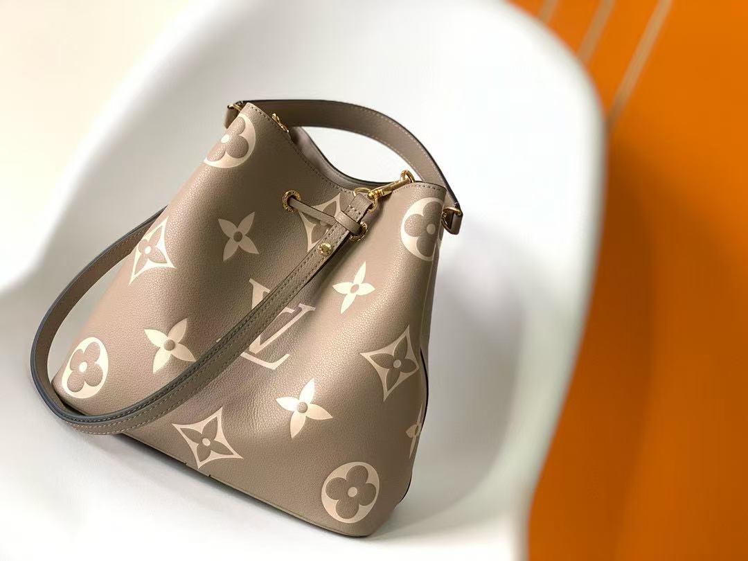 LV NÃ©oNoÃ© Bucket Bag 26cm Beige White Embossed Grained Cowhide