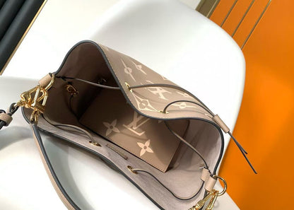 LV NÃ©oNoÃ© Bucket Bag 26cm Beige White Embossed Grained Cowhide