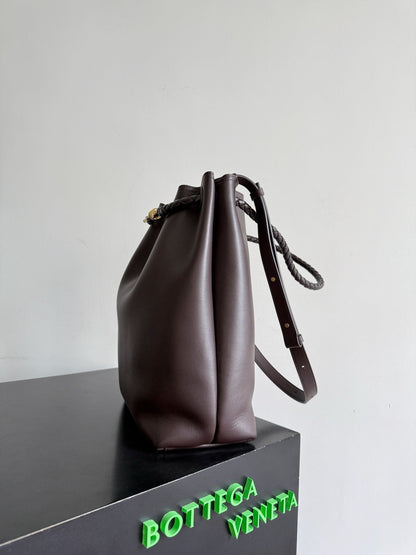 Bottega Veneta 2025 Andiamo Bucket Bag 34cm Fondant Silky Calfskin Suede
