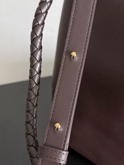 Bottega Veneta 2025 Andiamo Bucket Bag 34cm Fondant Silky Calfskin Suede