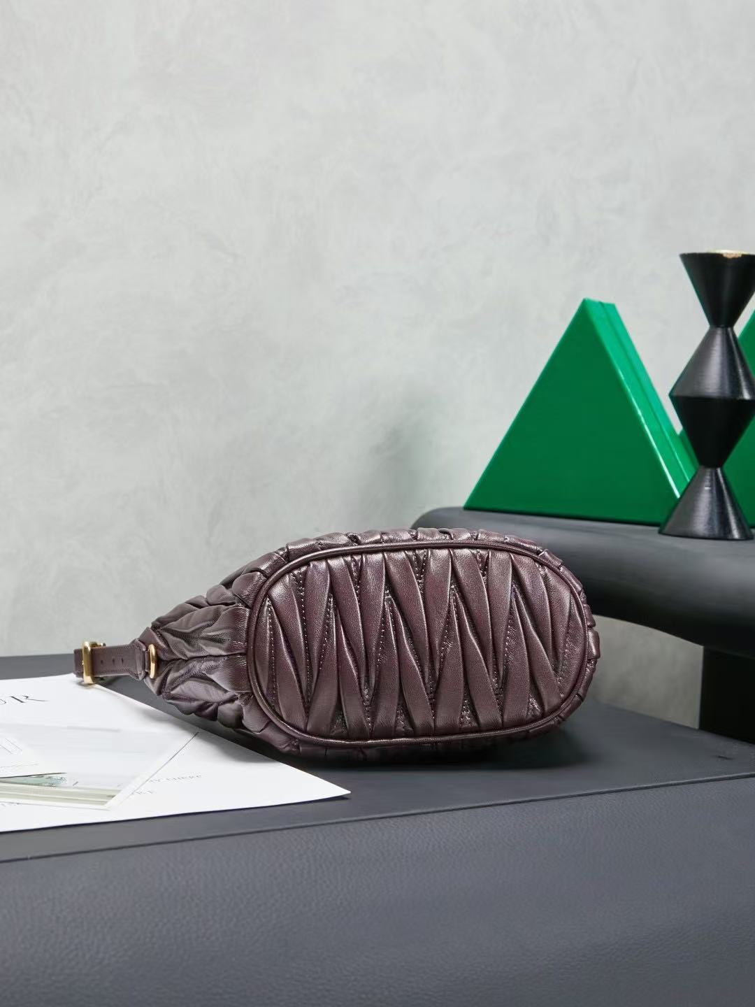 Miu MatelassÃ© Pouch Bag 23cm Chocolate Leather