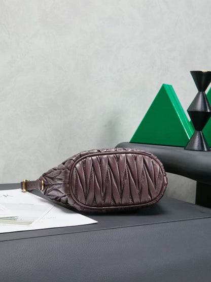 Miu MatelassÃ© Pouch Bag 23cm Chocolate Leather