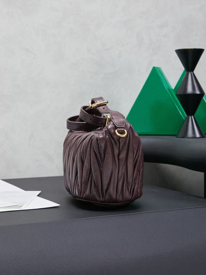 Miu MatelassÃ© Pouch Bag 23cm Chocolate Leather