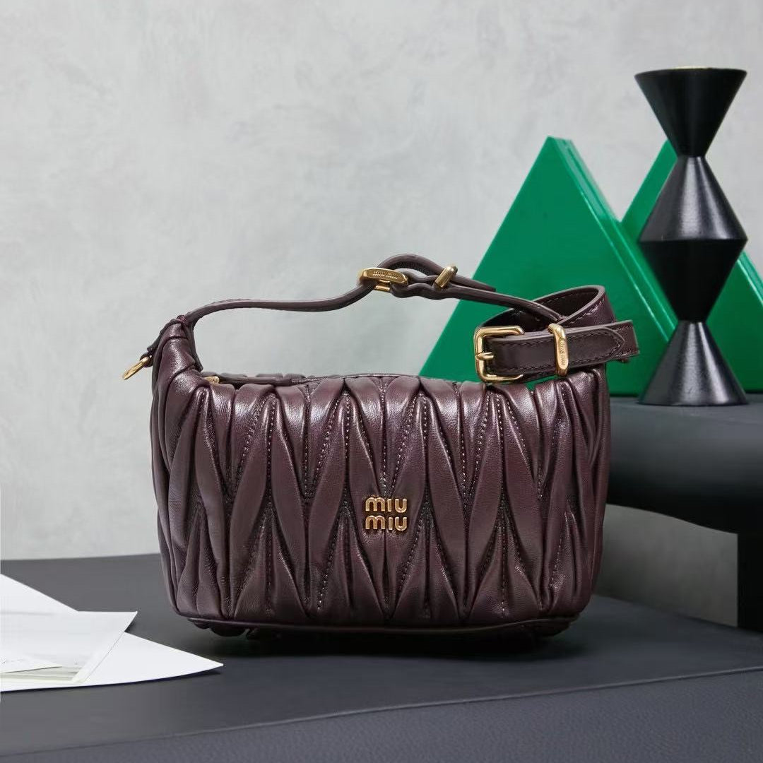Miu MatelassÃ© Pouch Bag 23cm Chocolate Leather