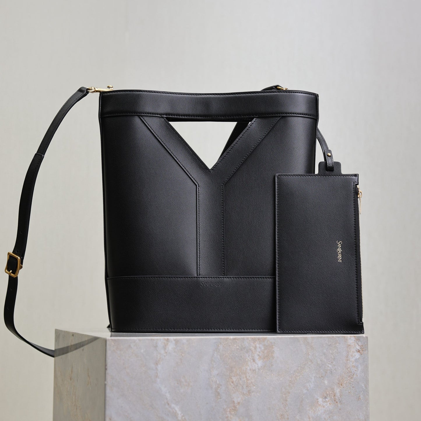 Y Small Bucket 23cm Black Leather