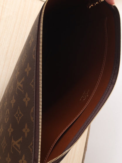 LV Pochette ClÃ©s 33cm Brown Monogram Canvas GHW