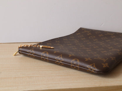 LV Pochette ClÃ©s 33cm Brown Monogram Canvas GHW