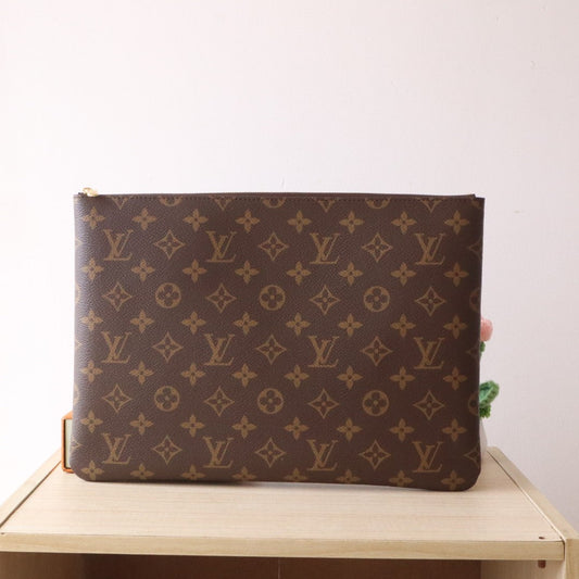 LV Pochette ClÃ©s 33cm Brown Monogram Canvas GHW