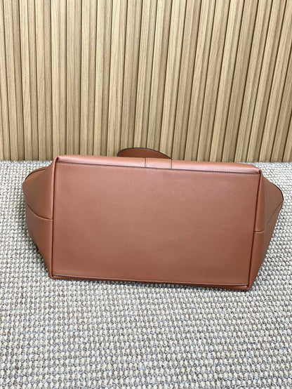 Y TOTE BAG 39 IN TAWNY BROWN CALFSKIN