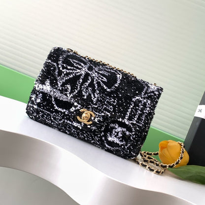 CLASSIC FLAP BAG 21 IN WHITE MIX BLACK SEQUINS GOLD HARDWARE